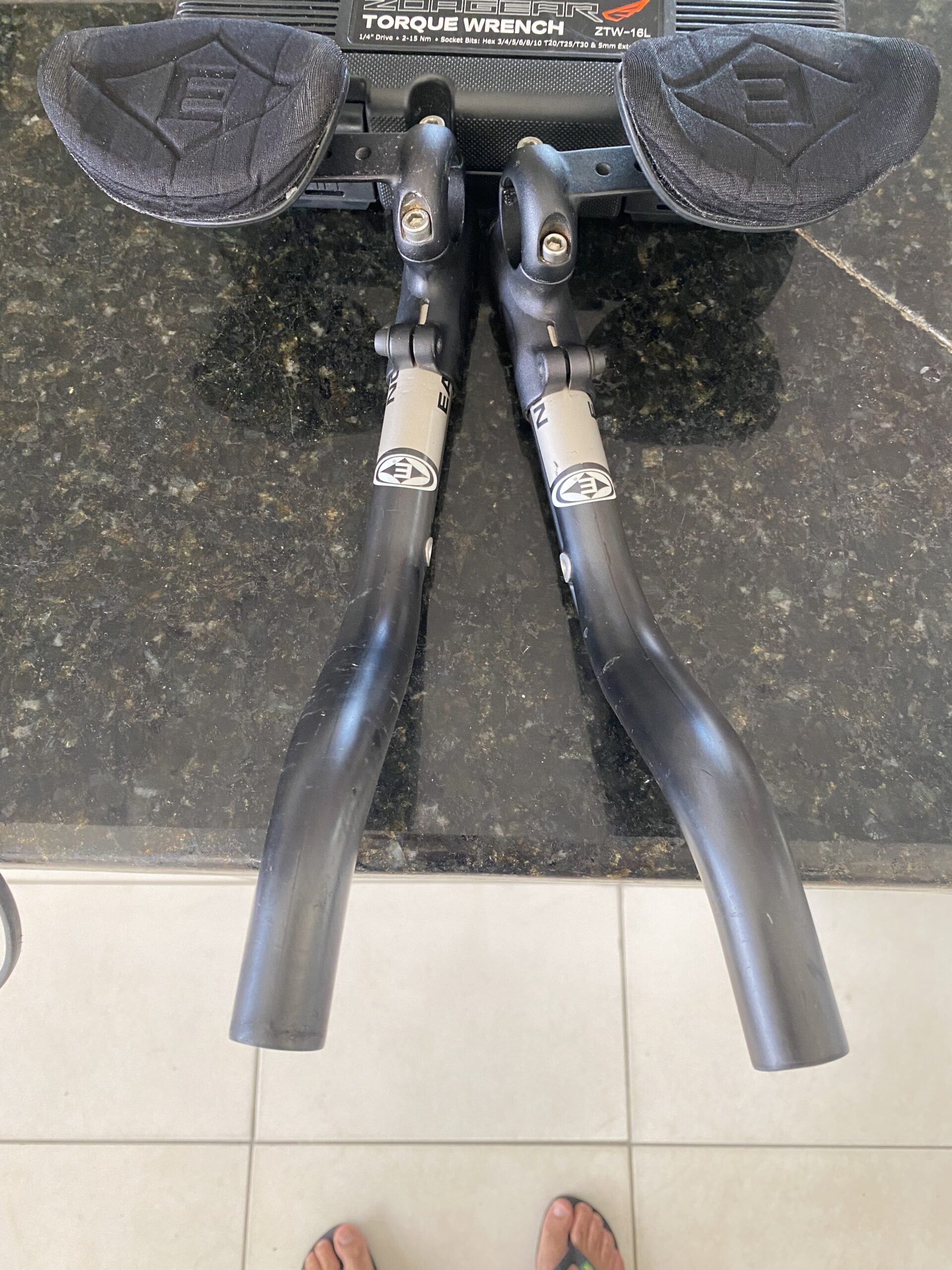 CLIP DE GUIDÃO EASTON CARBONO