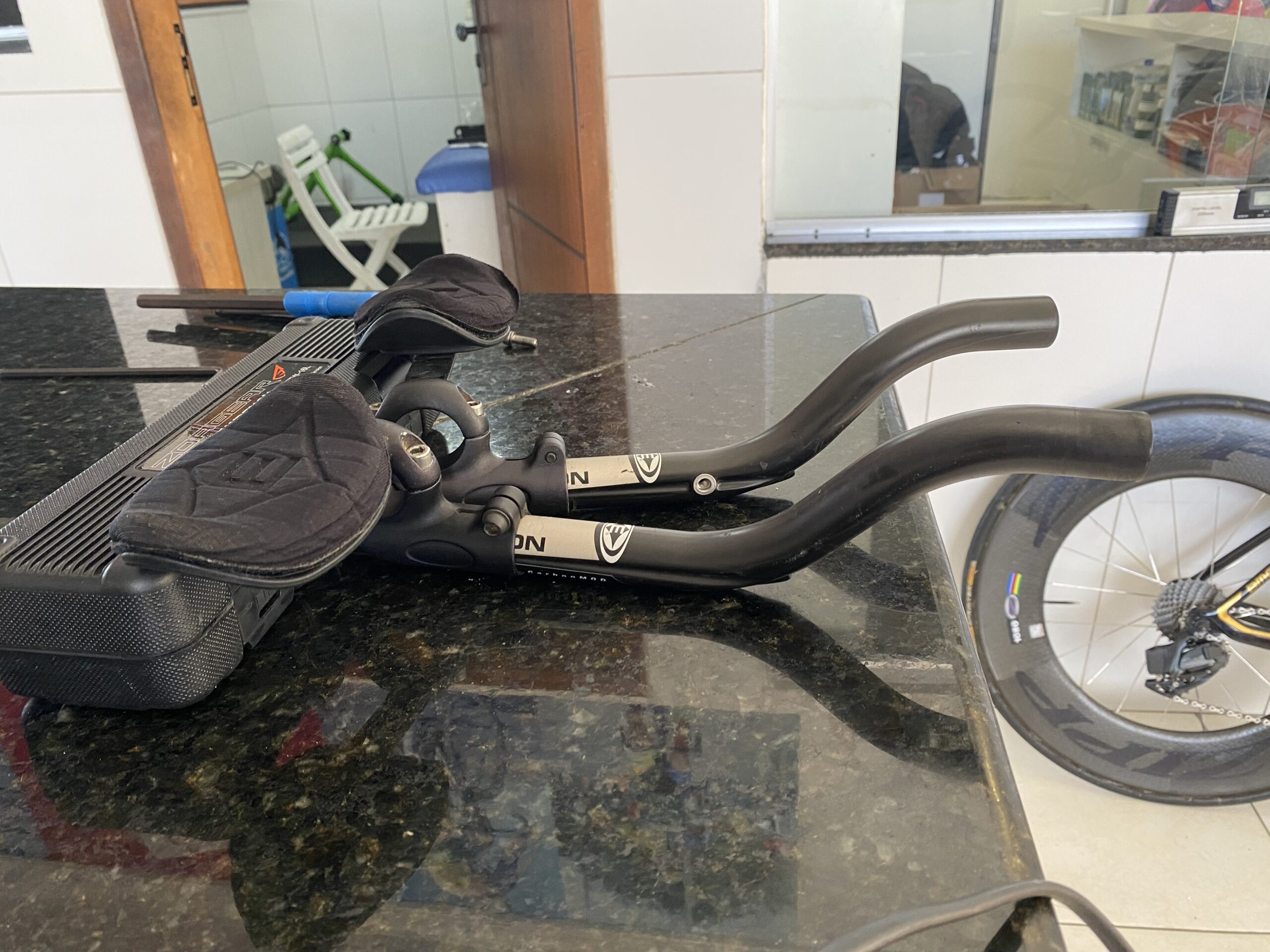 CLIP DE GUIDÃO EASTON CARBONO