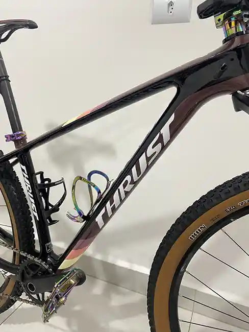 MTB THRUST CARBONO