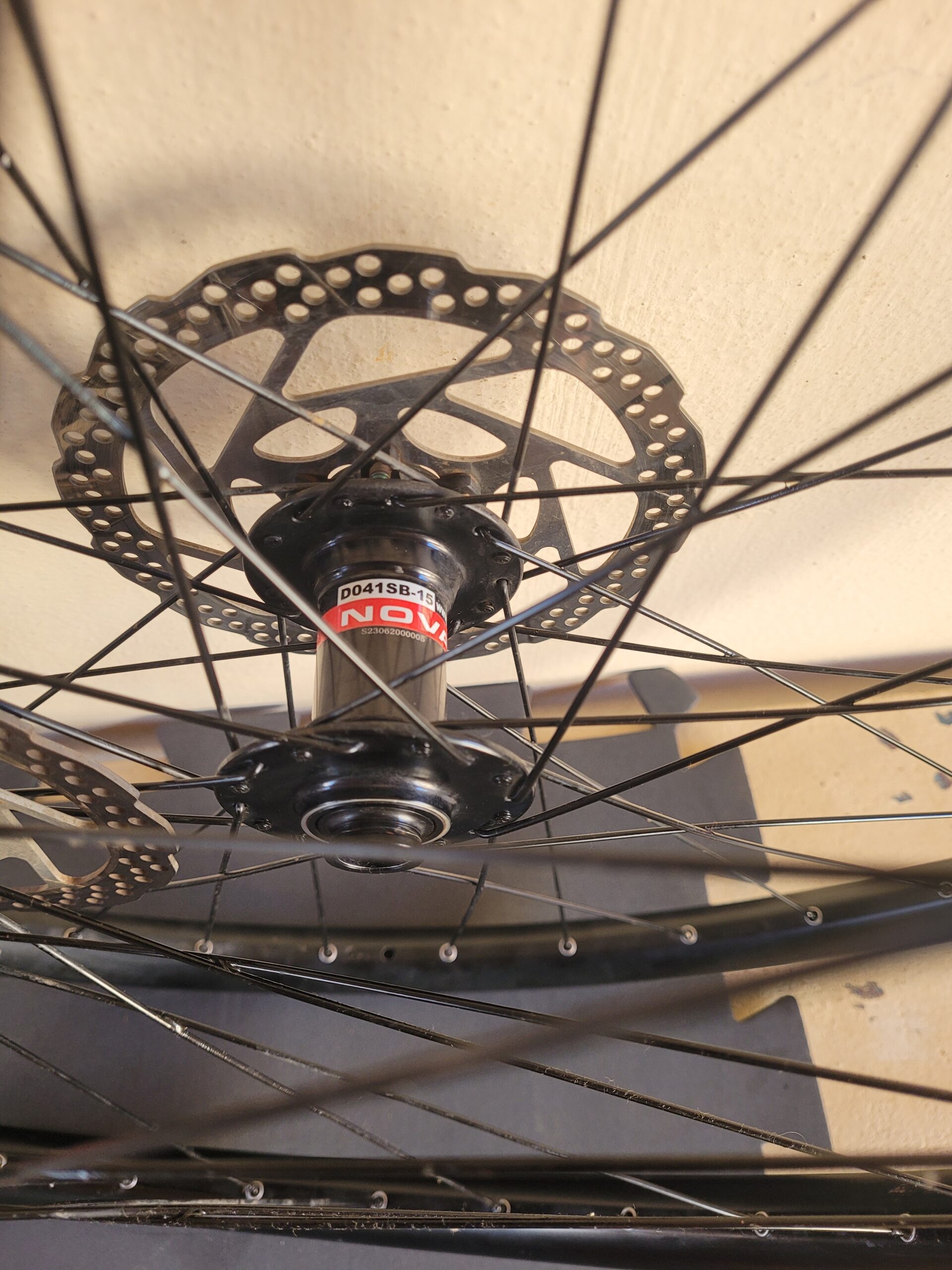 PAR DE RODAS VZAN STRIKE TUBELESS + NOVATECC 32F